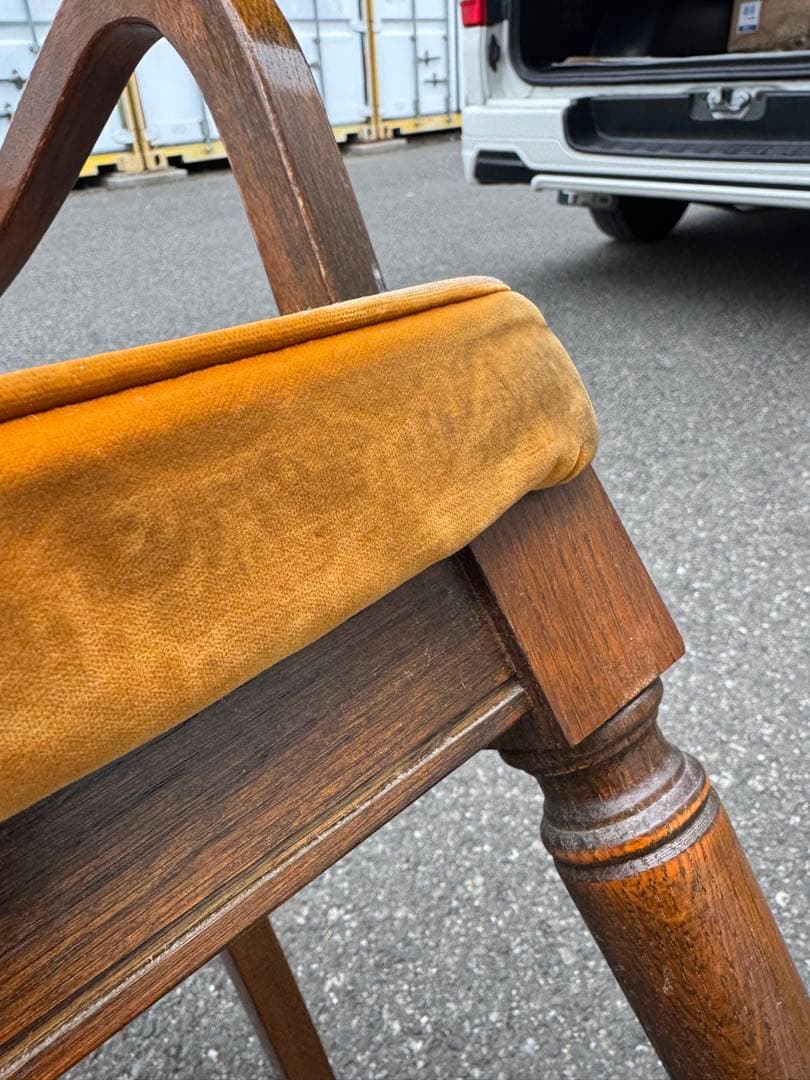 P*e様 アンティーク 木製 アームチェア 彫刻入り ダイニングチェア ヴィンテ
