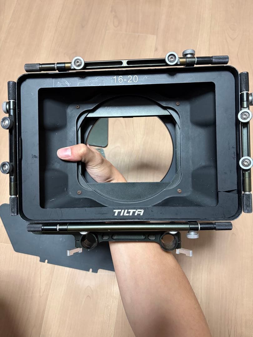 Tilta 4×5.65 カーボンファイバー製マットボックス