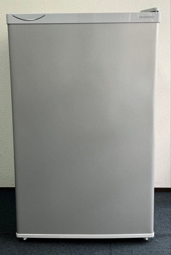 u*6様 【動作品・送料無料】自炊の1人暮しに最適75L冷蔵庫　DR-77AS