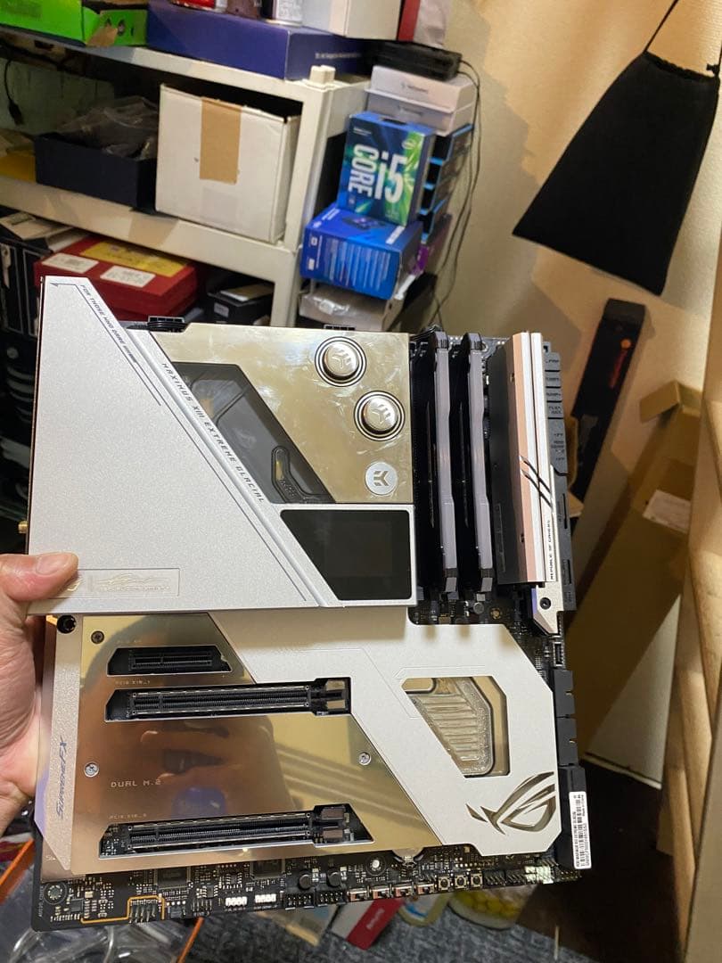 マザーボード EKWB Z590 Glacial + CPU i7 10700kf