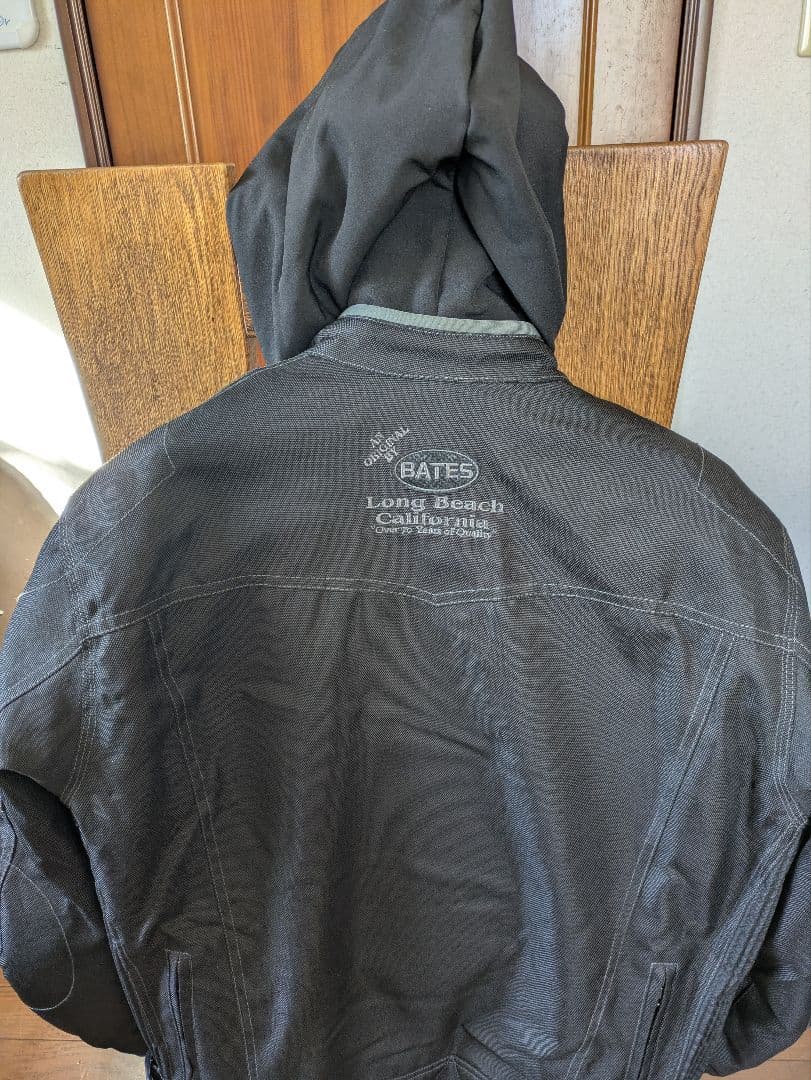 美品　BATES フード付きブラックライダースジャケット　ｌサイズ