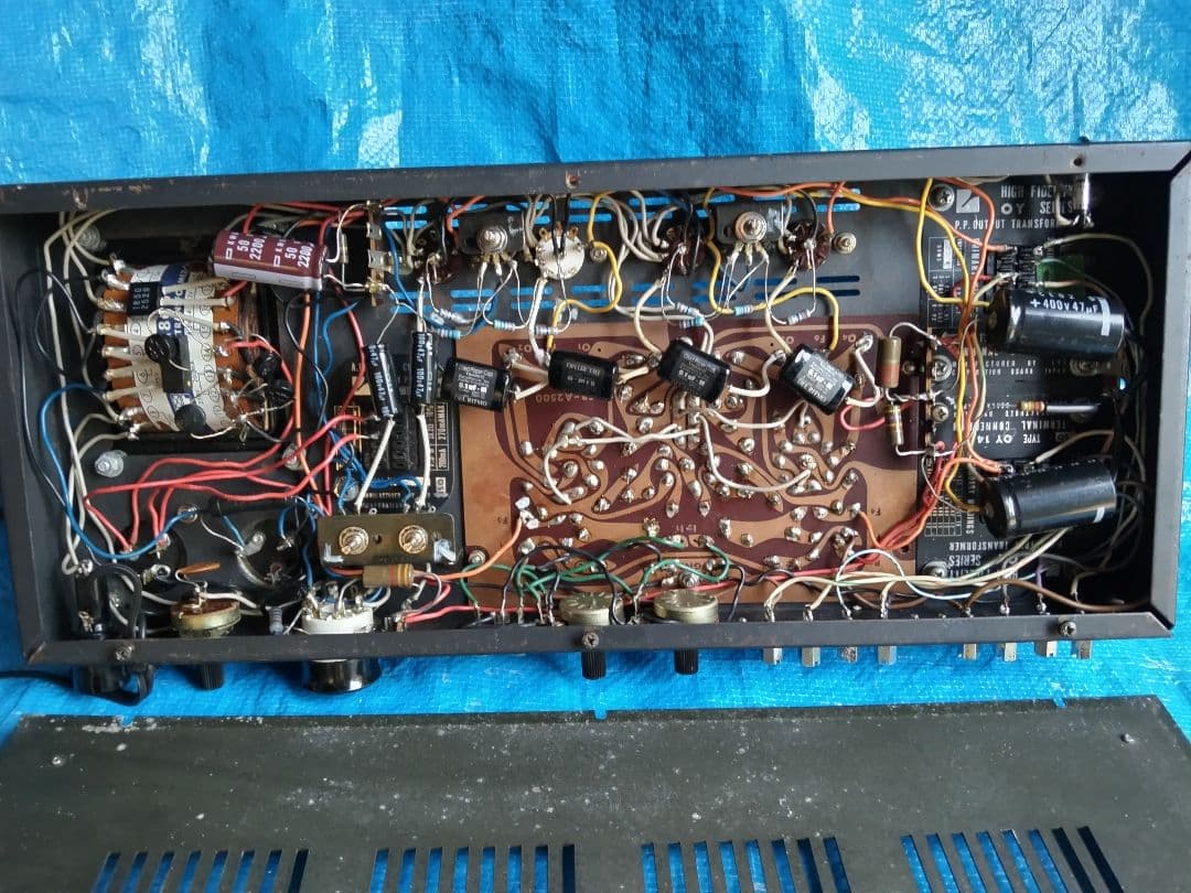 ラックス真空管メインアンプA2500　中古動作品の出品です。