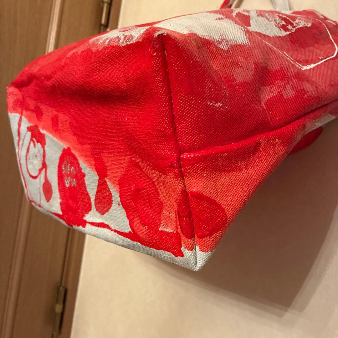 赤と白の抽象トートバッグ（ラファエル・ナバス）