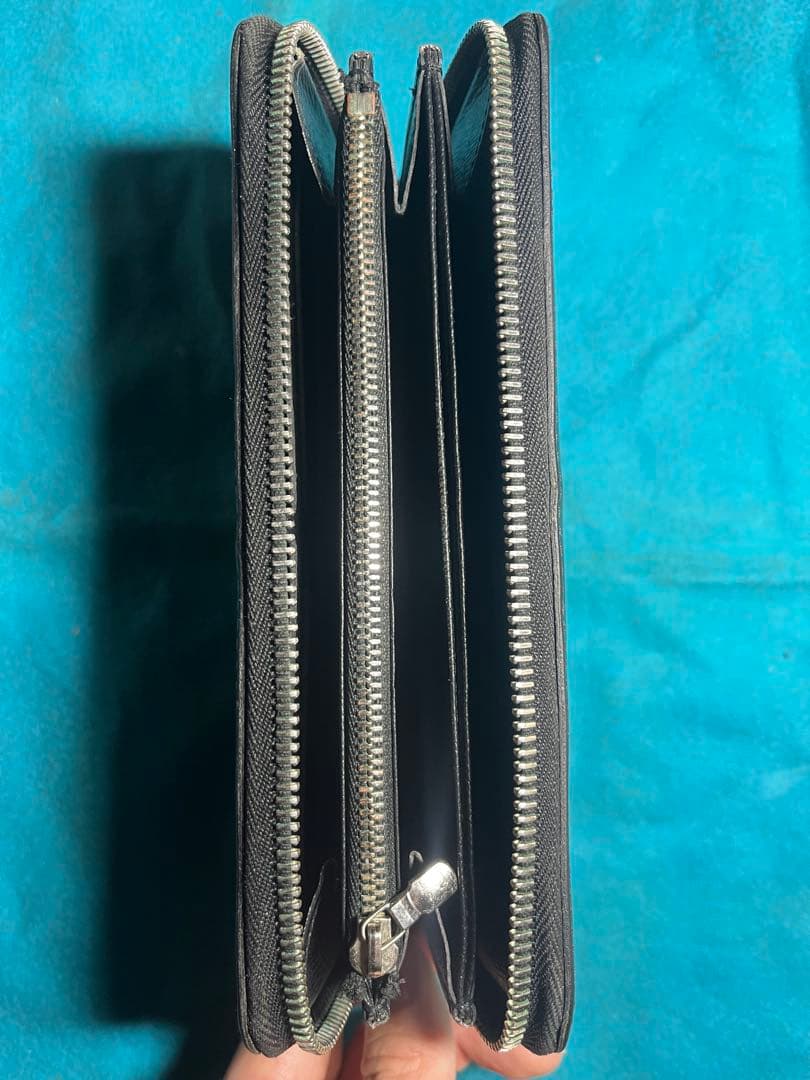 これ以上値下げしません！早い物勝ち！ ルイヴィトン　ジッピーウォレット　エピ 黒