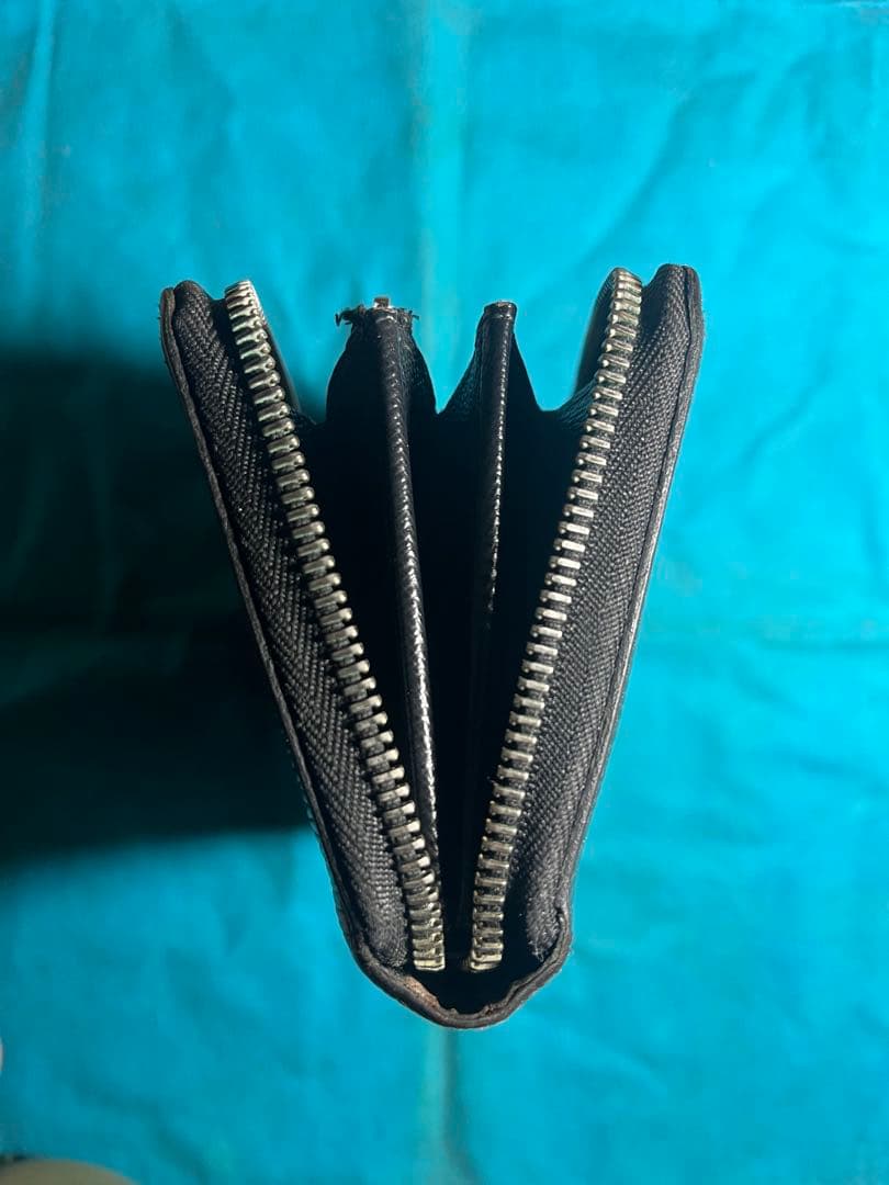 これ以上値下げしません！早い物勝ち！ ルイヴィトン　ジッピーウォレット　エピ 黒