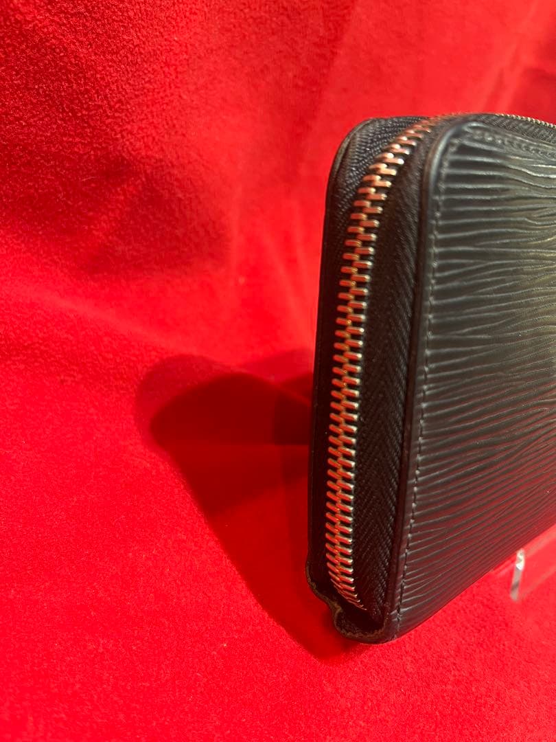 これ以上値下げしません！早い物勝ち！ ルイヴィトン　ジッピーウォレット　エピ 黒