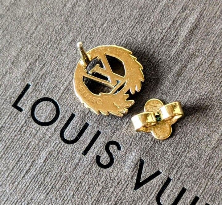 ルイヴィトン ブックル ドレイユ・プュッス LV エンジェル ピアス