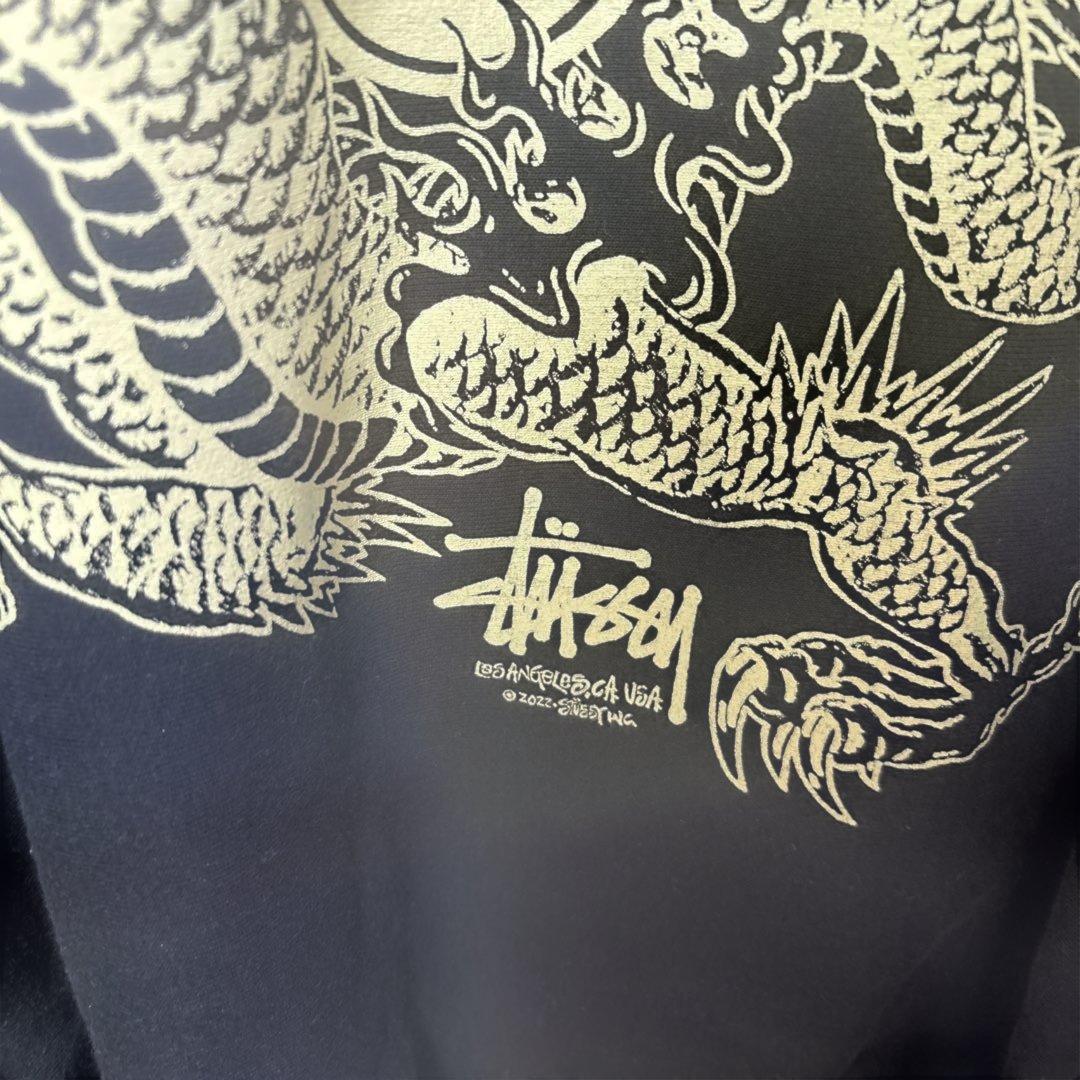 Stüssy 背面ドラゴンプリント スウェット 黒