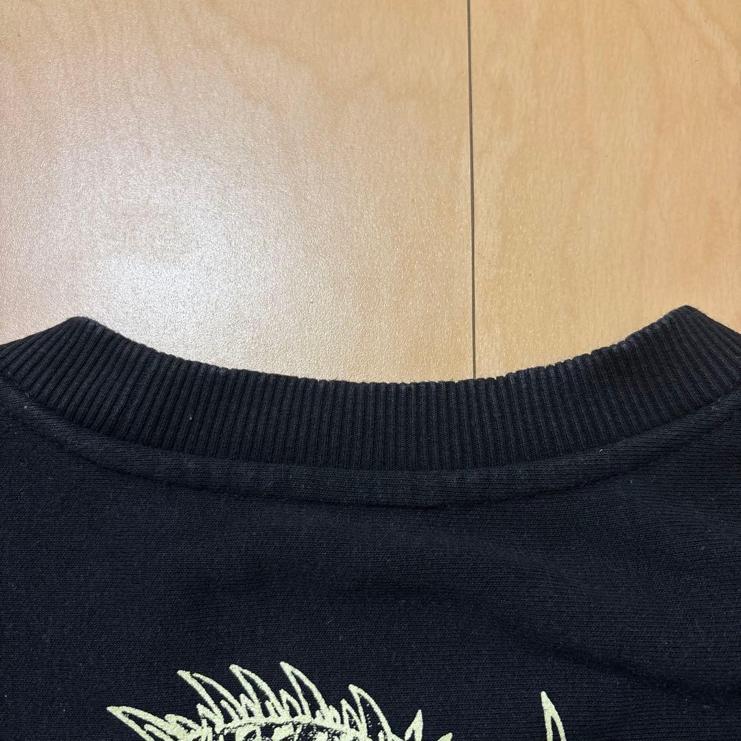 Stüssy 背面ドラゴンプリント スウェット 黒