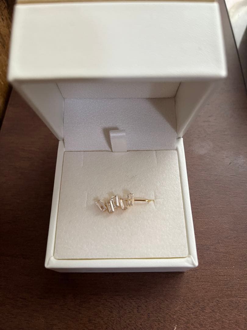 Laaina片耳ピアス