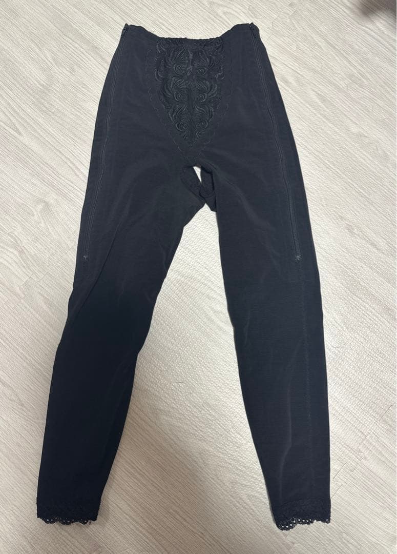 サラマシェリ　サイドファスナー付 オープンクロッチ ニーロング ガードル