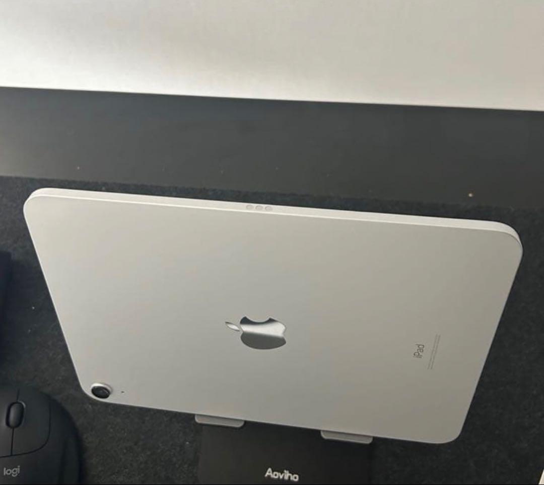 Apple iPad 10th 11インチ　シルバー 本体　バッテリー98%