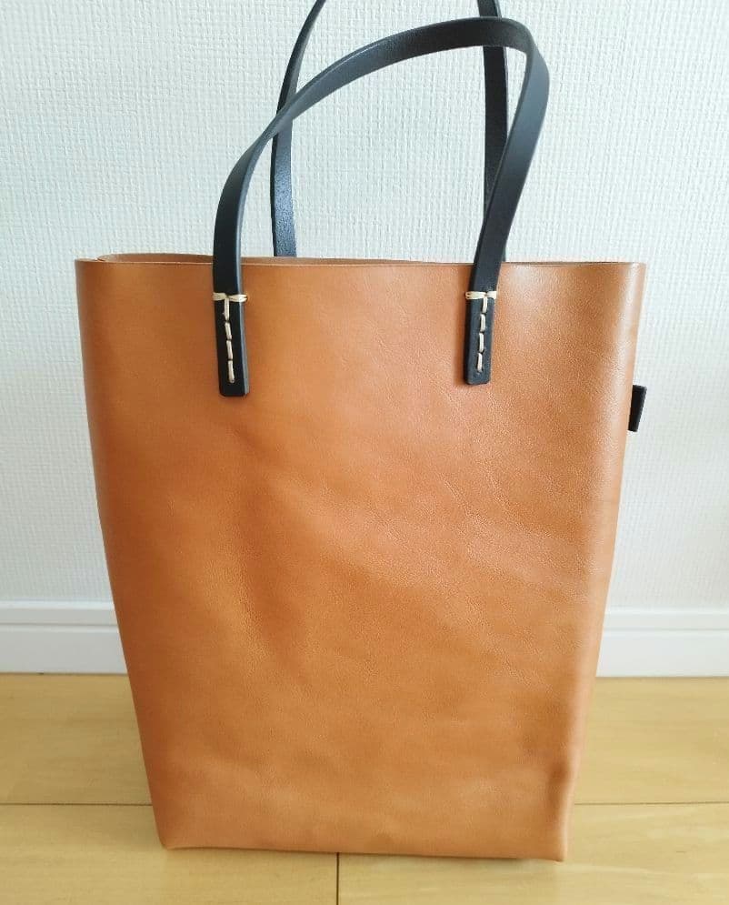 【新品未使用】HERZ ソフト革のトートバッグ・縦型 T-205 キャメル