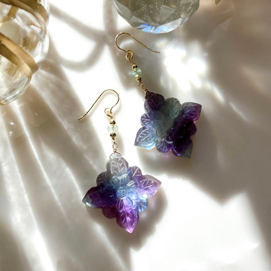 クーロ◆一点物✧バイカラーフローライト/MOP ダブレットストーンピアス