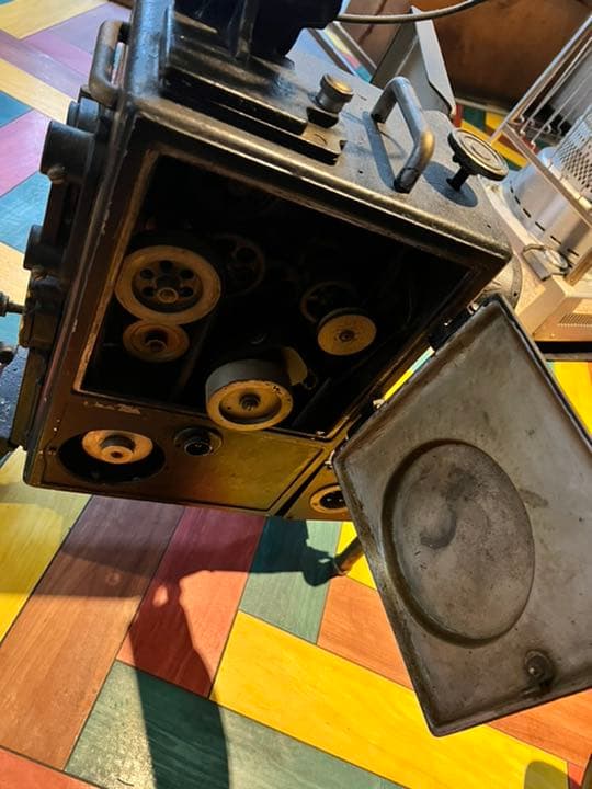 レトロ映写機　150万→50万