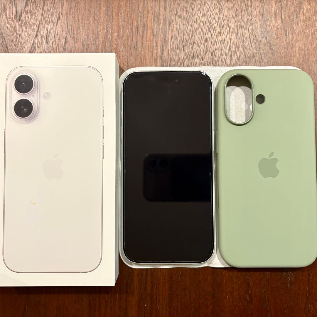 iPhone17 ホワイト 本体 ほぼ未使用 +純正ケースx2とガラスフィルム