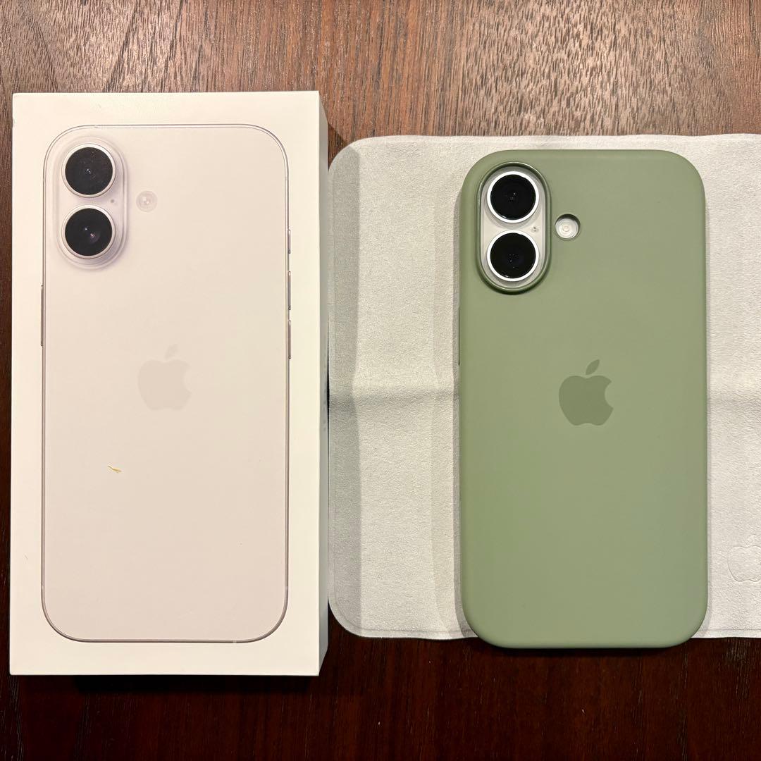 iPhone17 ホワイト 本体 ほぼ未使用 +純正ケースx2とガラスフィルム