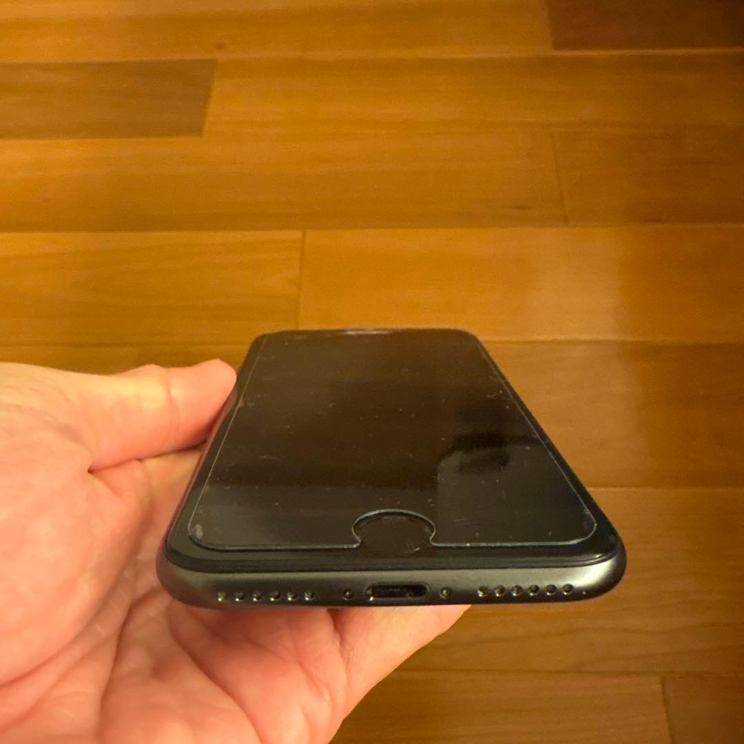 iPhone 8 本体　バッテリー99%