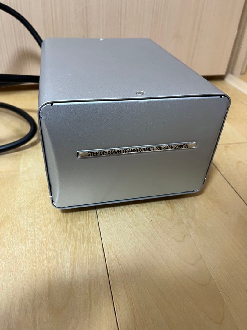 【カシムラ】大容量 変圧器1500W (220V-240V) TTS-151C