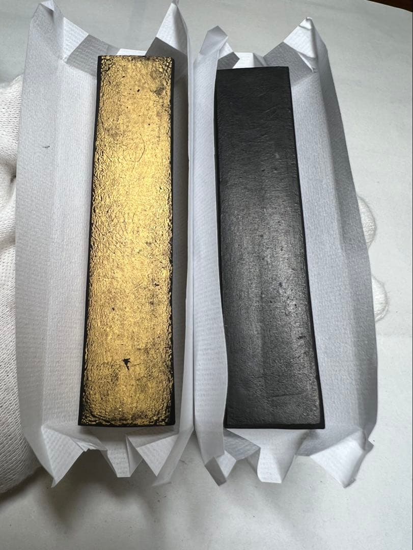奈良老舗極印純松煙金と黒2点 最高峰一丁型枯古墨！