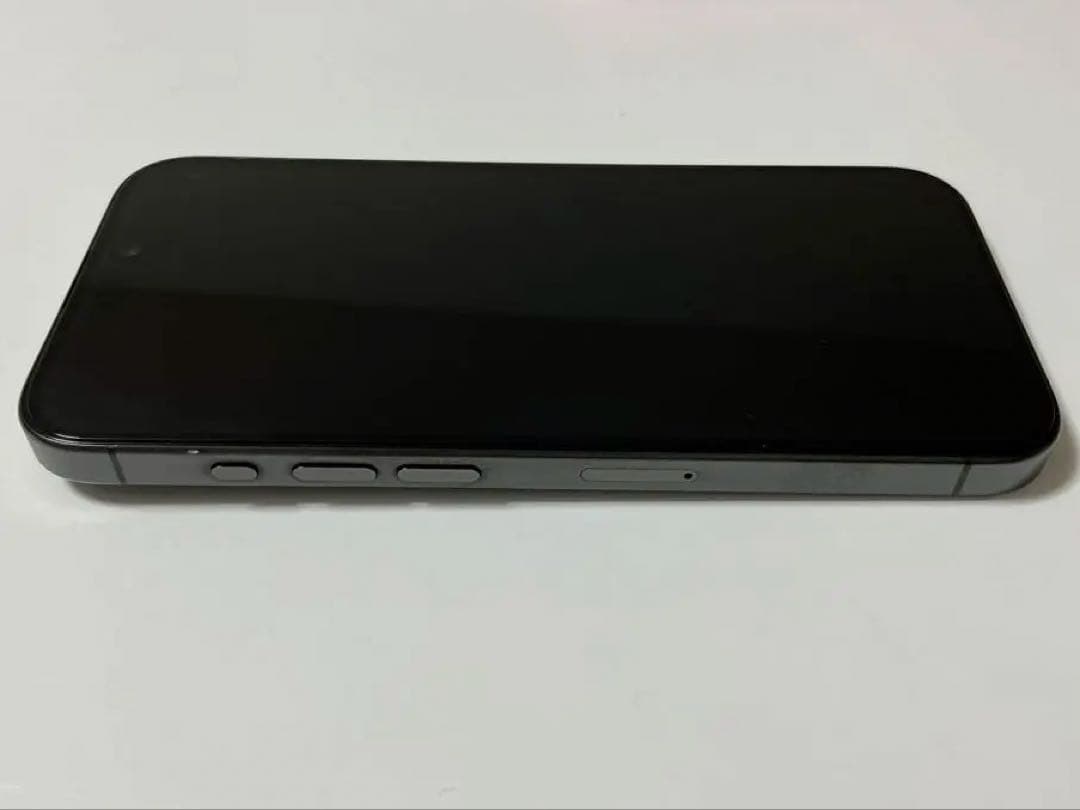 I*t様 の*り様 【箱あり】Apple iPhone15pro ブラックチタニ