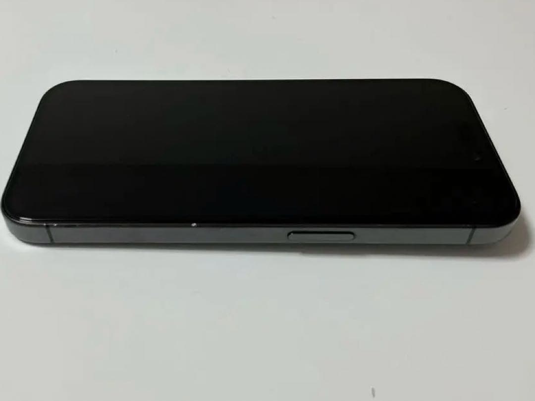 I*t様 の*り様 【箱あり】Apple iPhone15pro ブラックチタニ