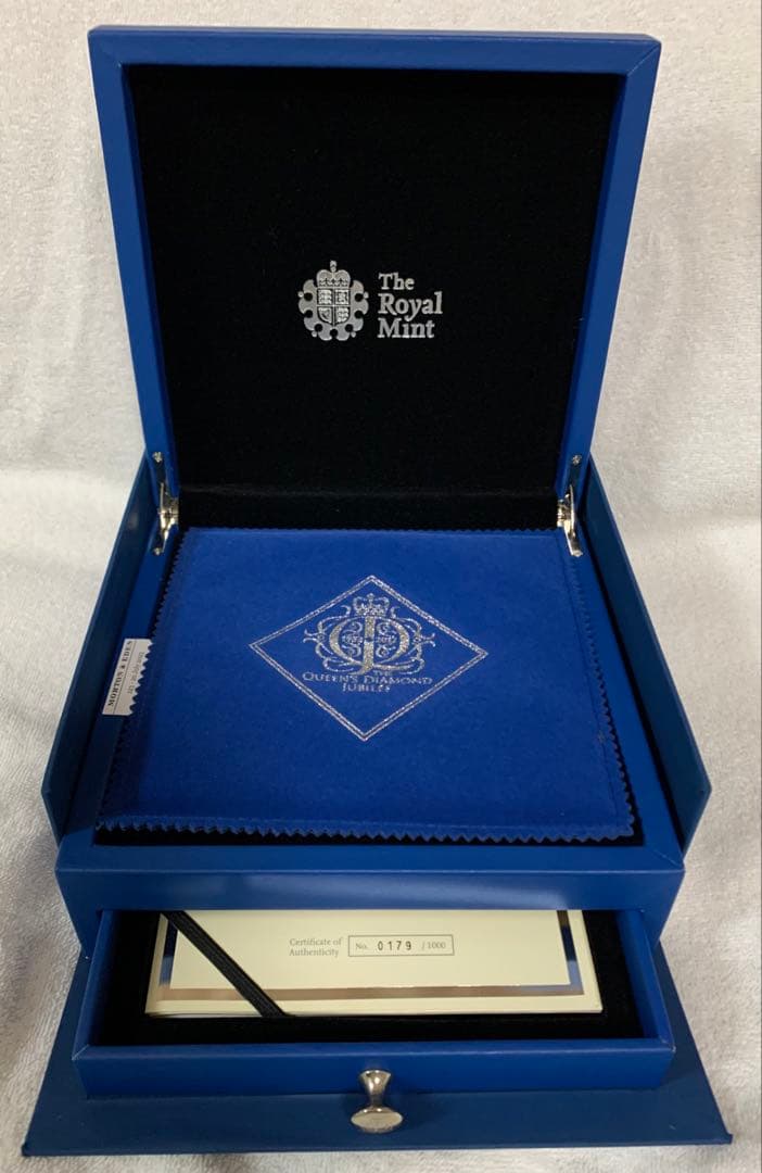 13日追加情報です❗️超特大1キロ‼️Kエリザベス2世 銀貨 地金価格47万以上