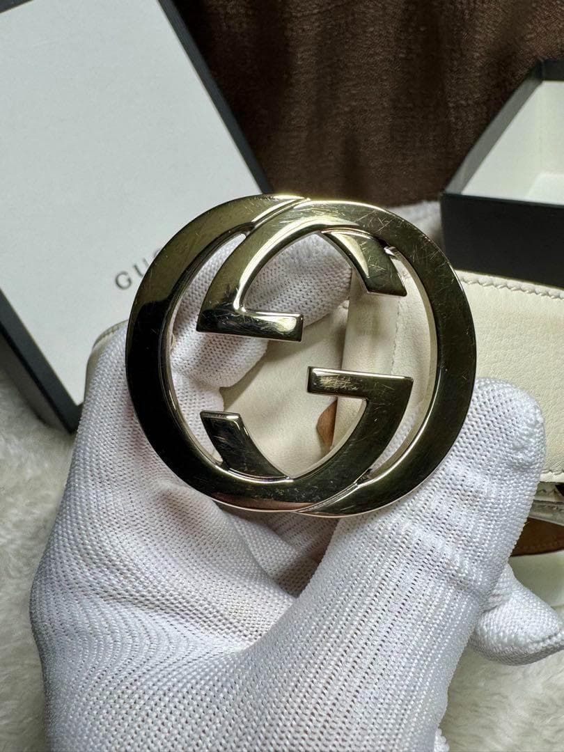 GUCCI ホワイトレザー GGロゴバックルベルト