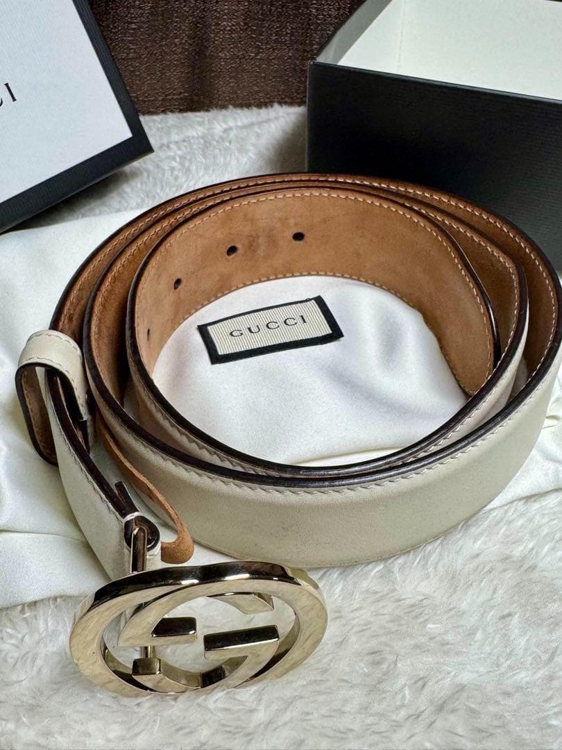 GUCCI ホワイトレザー GGロゴバックルベルト
