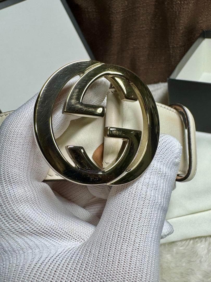 GUCCI ホワイトレザー GGロゴバックルベルト