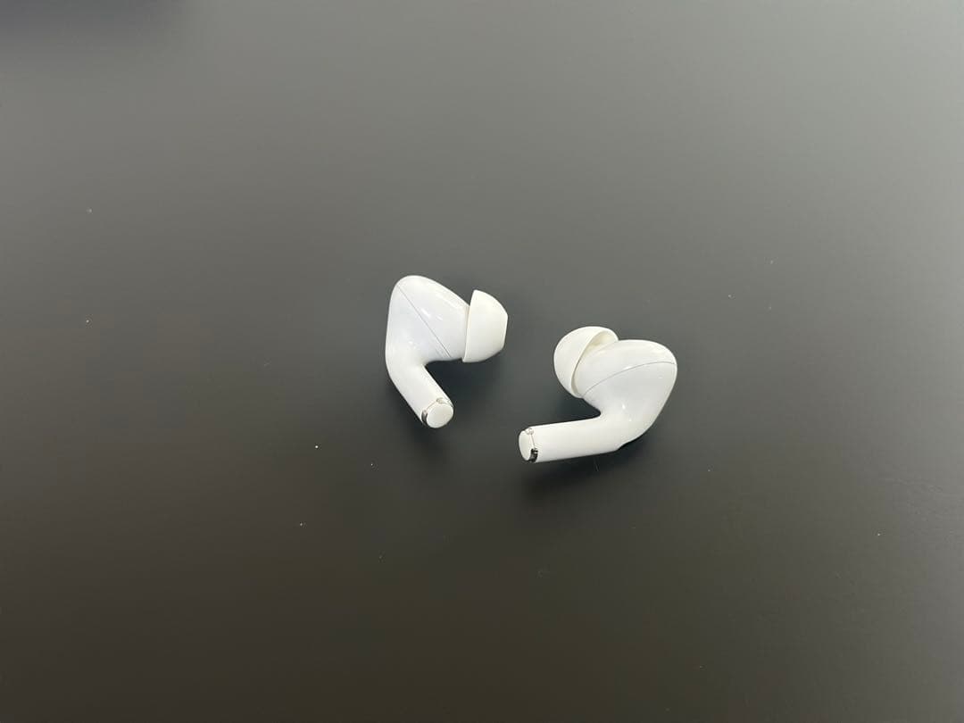 AirPods Pro 第2世代 箱付き 付属品あり ケース付き 値引き検討あり