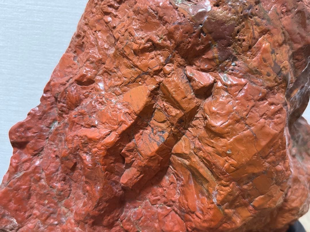 大型 佐渡 赤玉石 赤石 鑑賞石 水石 盆石 錦紅石 錦石天然石 黒色台座付き