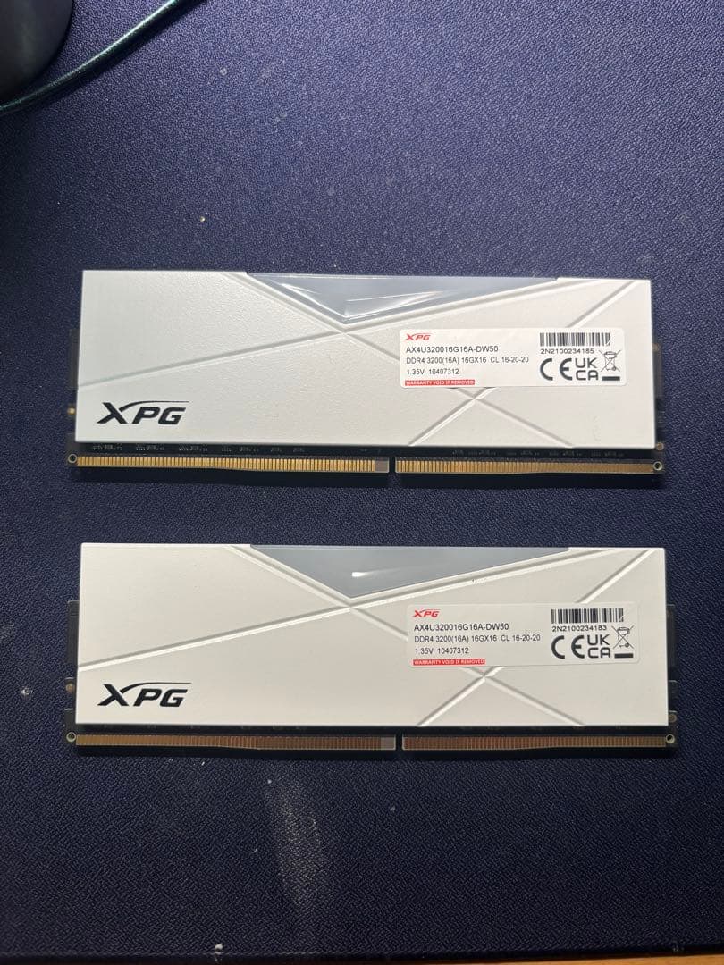 メモリー ADATA AX4U320016G16A-DW50