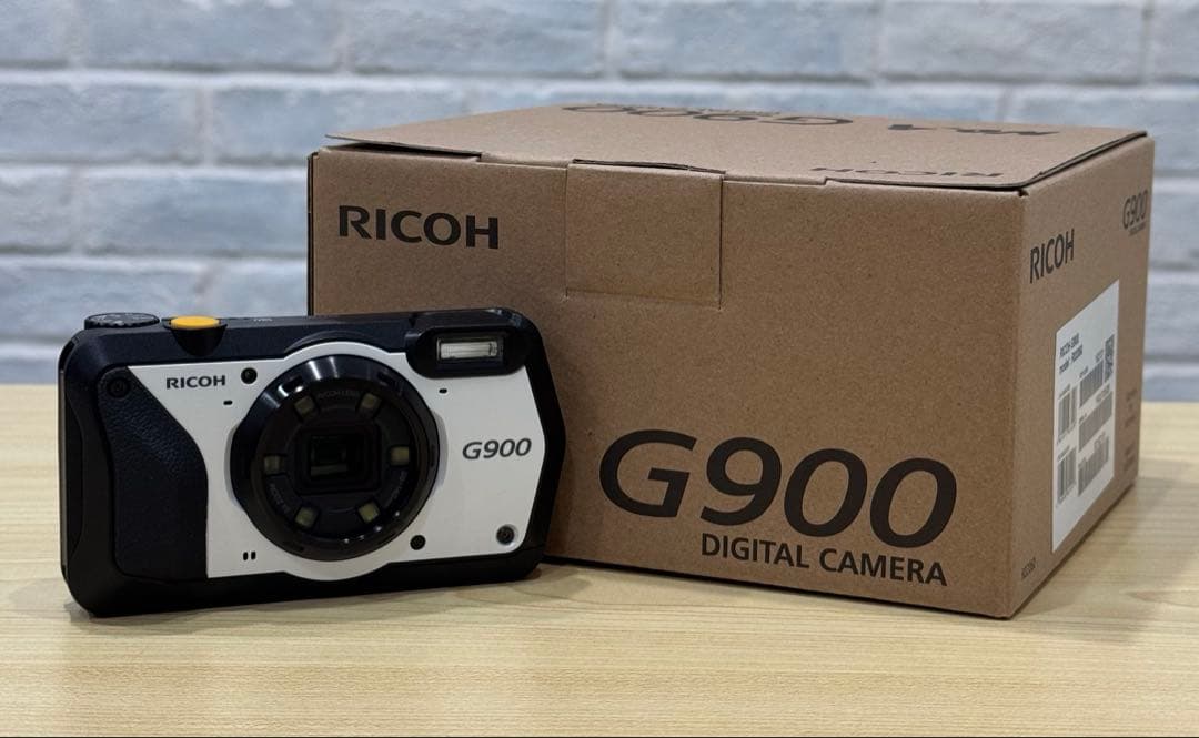 RICOH G900 デジタルカメラ 本体と付属品