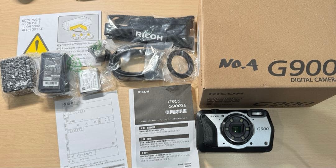 RICOH G900 デジタルカメラ 本体と付属品