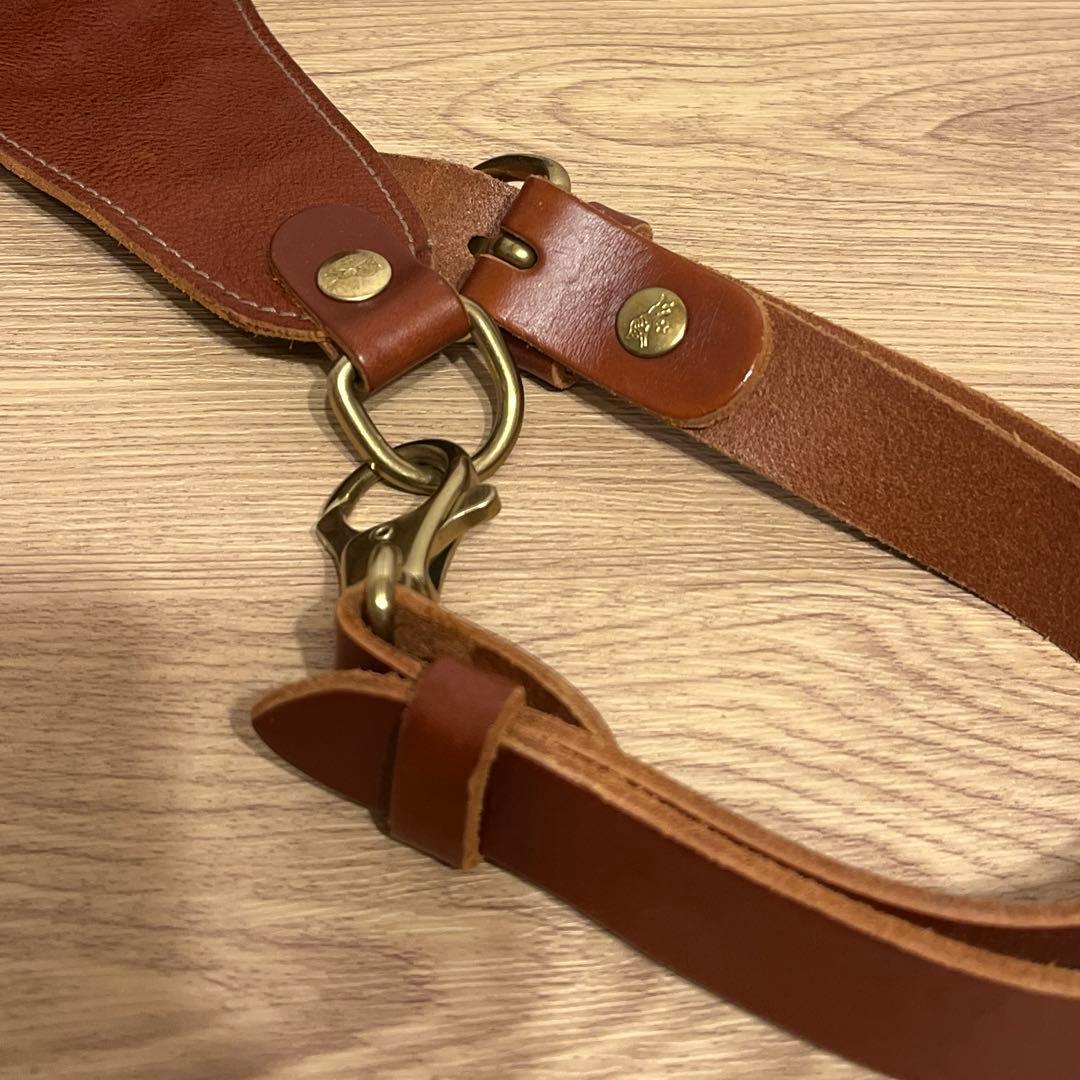 ILBISONTE ボディバッグ　ブラウン　レザー　バムバッグ　あか茶