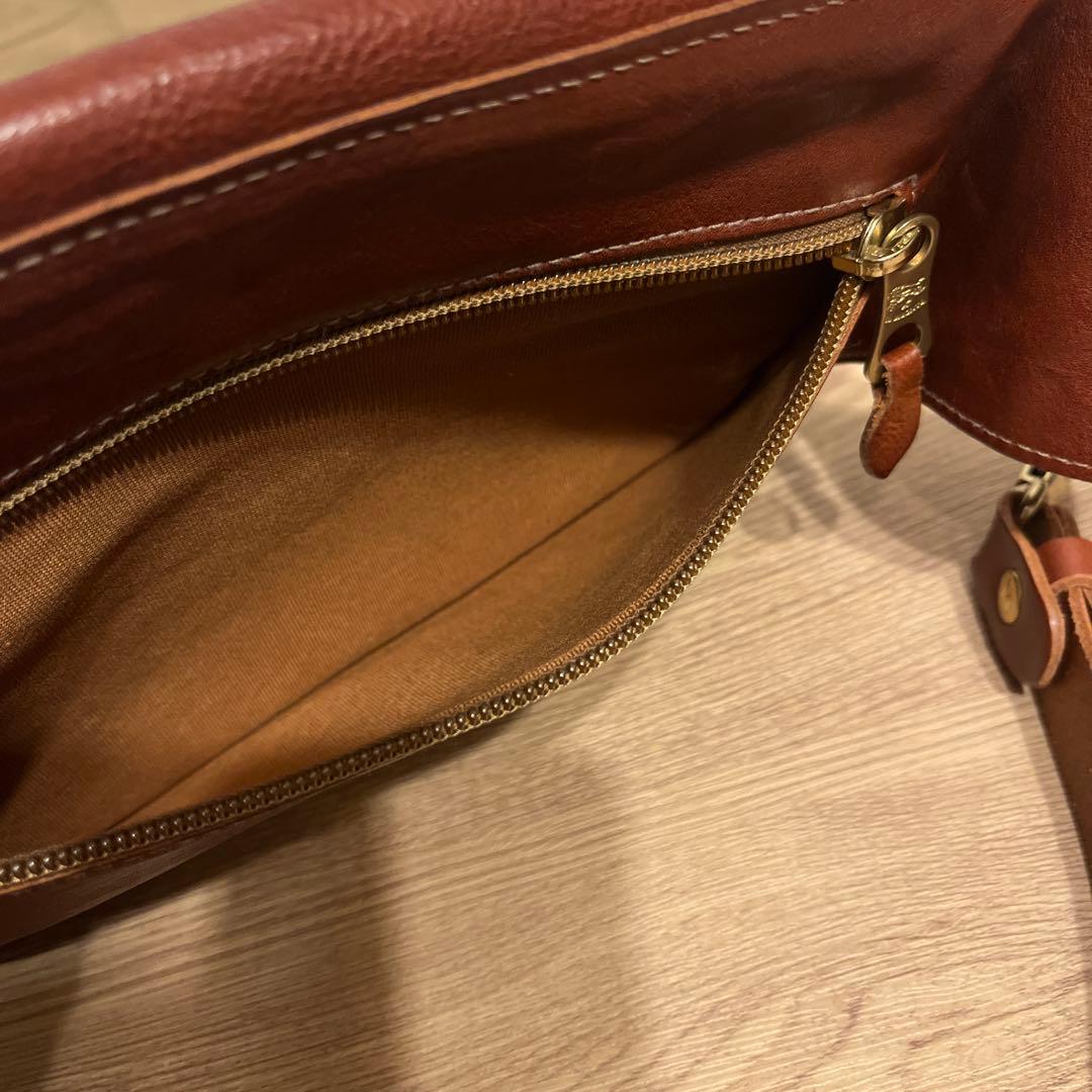 ILBISONTE ボディバッグ　ブラウン　レザー　バムバッグ　あか茶