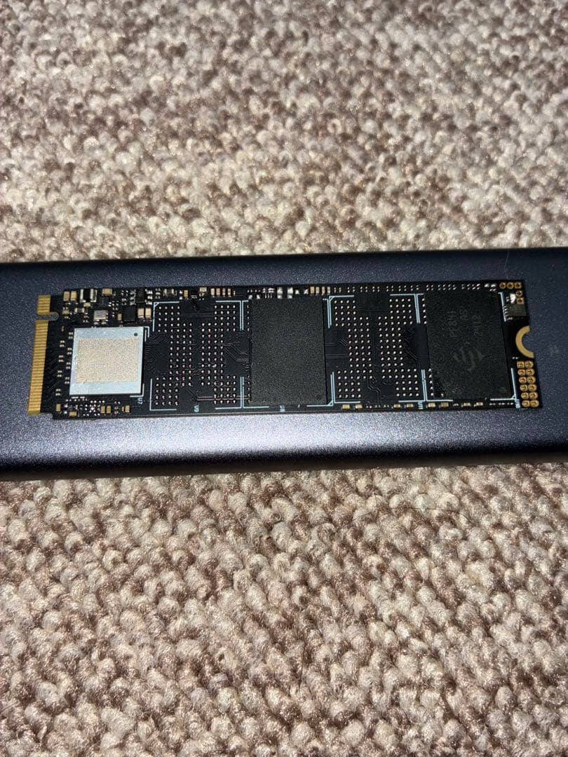 【使用回数少】4TB NVMe SSD