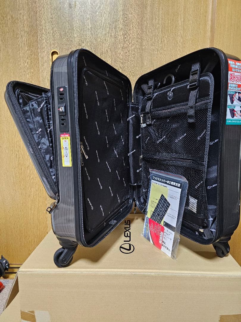 Lexus キャリーケース