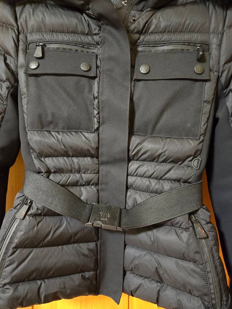 n*e様 オークション‼️ 30万美品希少ブラックファー　モンクレール　BESS