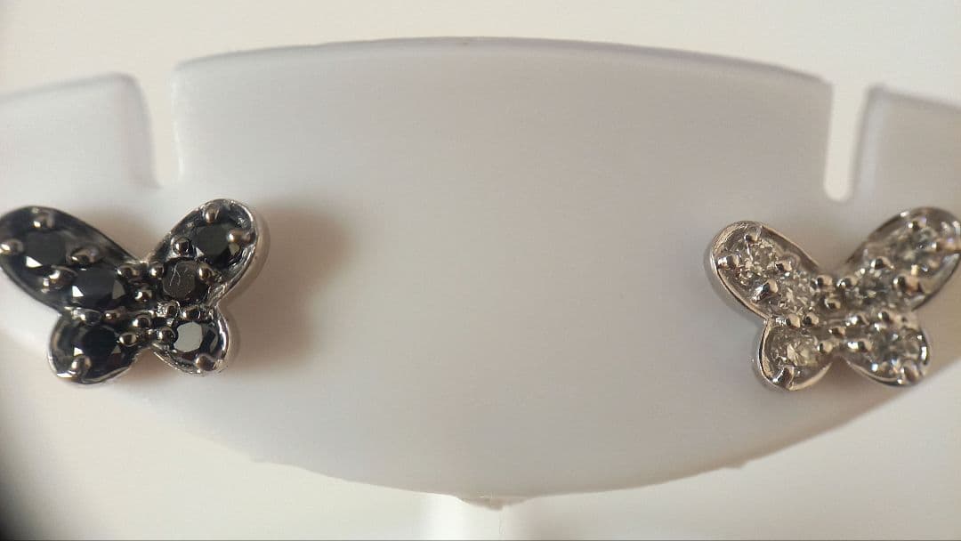 専用 K18WG ダイヤモンド 蝶ピアス(両耳)