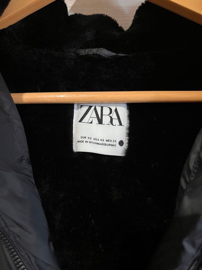 a*n様 ZARA ファー付きブラックダウンジャケット