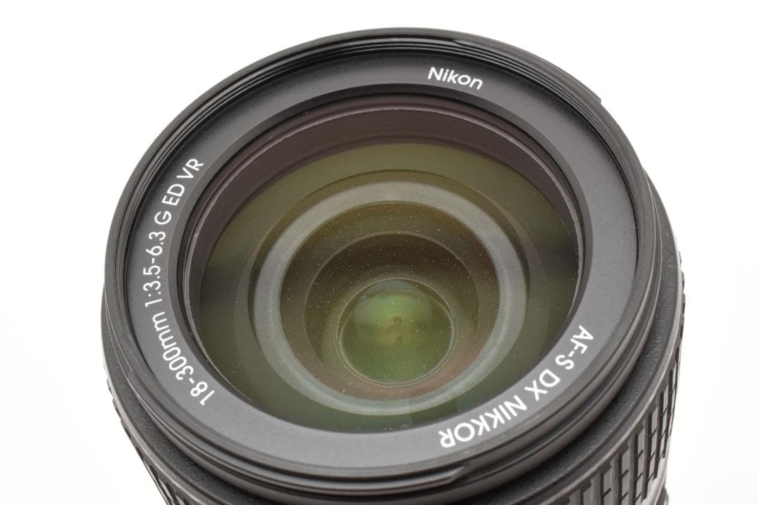 ニコ AF-S NIKKOR 18-300mm F3.5-6.3G ED VR