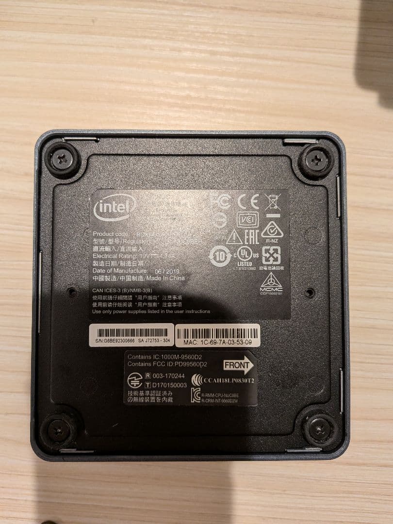 Intel NUC8i3beh ミニPC 本体と電源アダプター