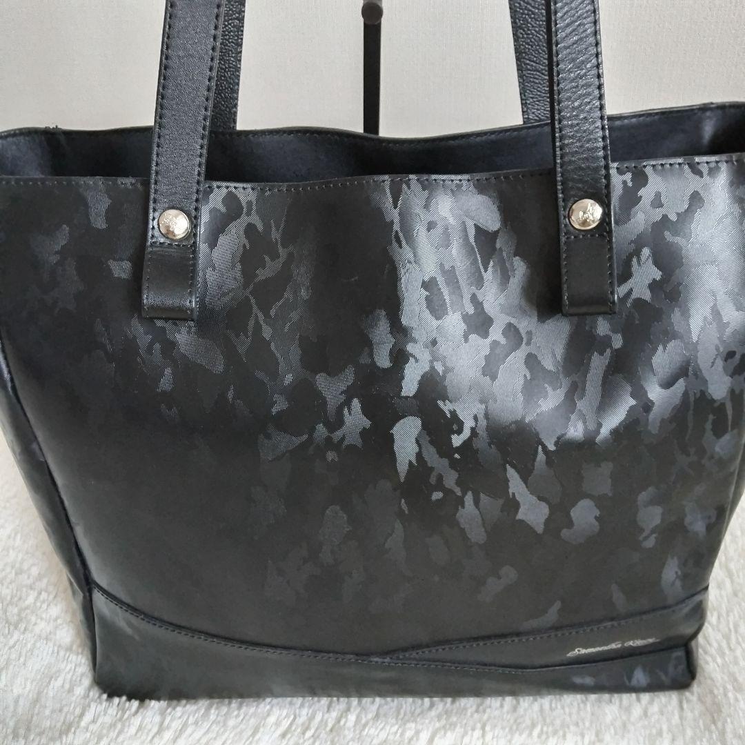 サマンサキングズ カモフラ 総柄 ロゴ 肩掛けレザー トートバッグ 黒