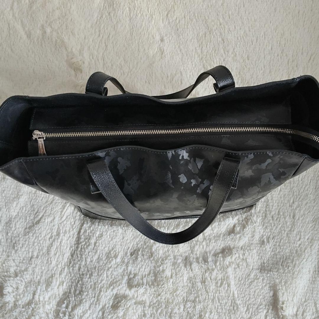 サマンサキングズ カモフラ 総柄 ロゴ 肩掛けレザー トートバッグ 黒