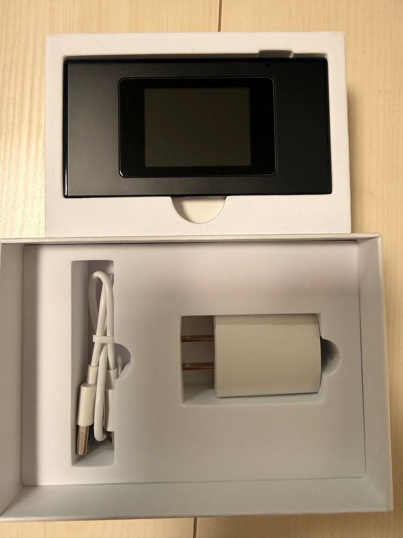 海外でも使える！MR1 リチャージルーター 4G フィルム、ケース付　ギガセット