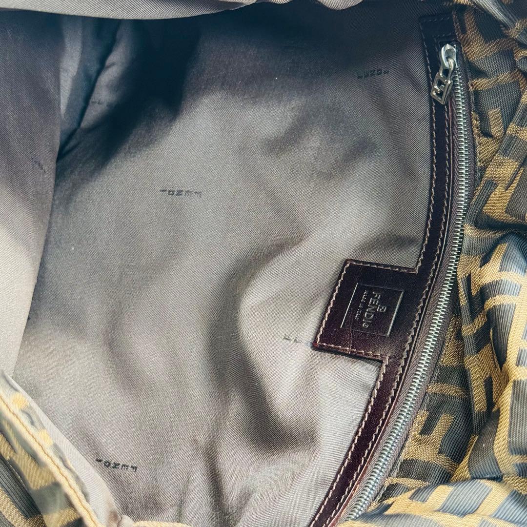 希少品 フェンディ ショルダー メッセンジャーバッグ ズッカ 斜め掛け