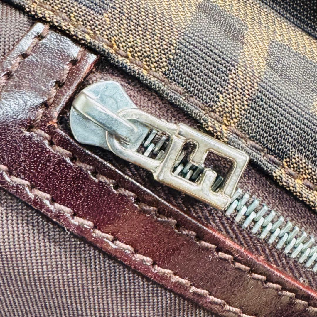 希少品 フェンディ ショルダー メッセンジャーバッグ ズッカ 斜め掛け