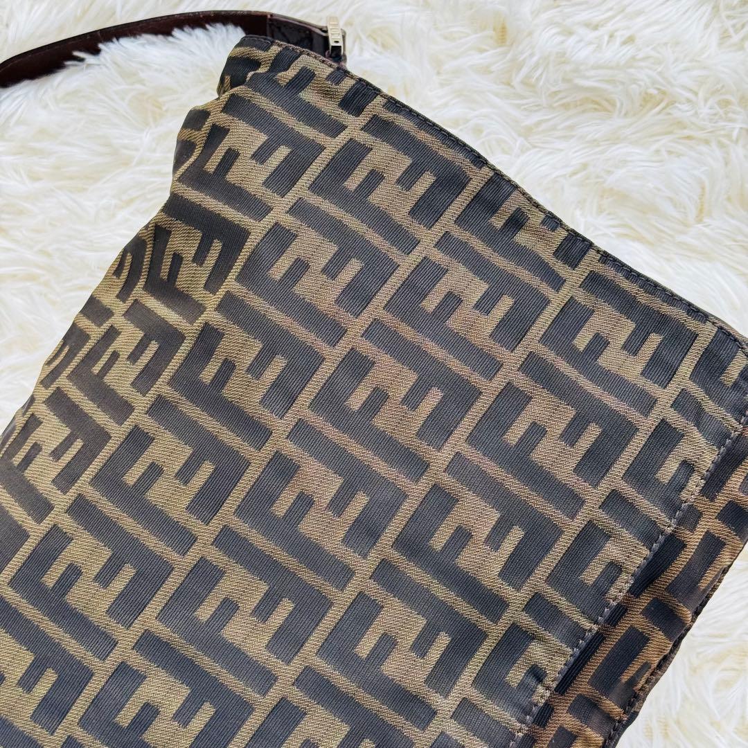 希少品 フェンディ ショルダー メッセンジャーバッグ ズッカ 斜め掛け